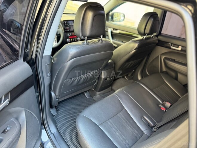 Kia Sorento-12