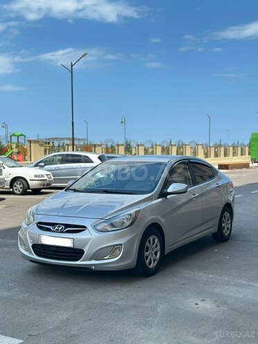 Hyundai Accent-2