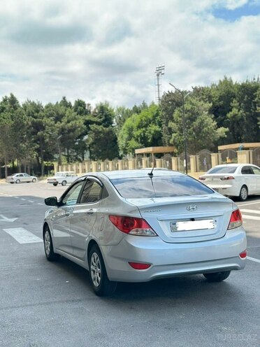 Hyundai Accent-5