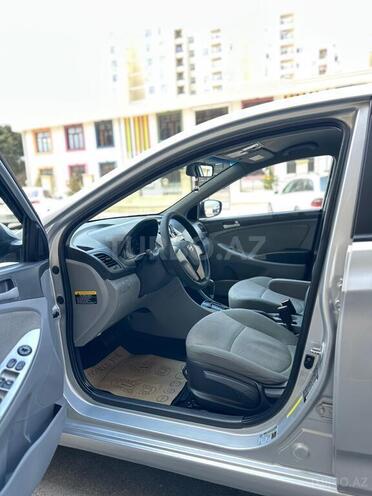Hyundai Accent-16