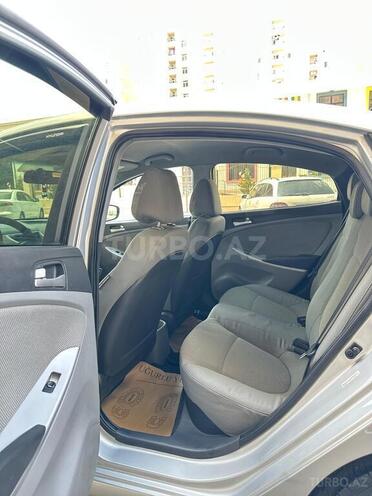 Hyundai Accent-9