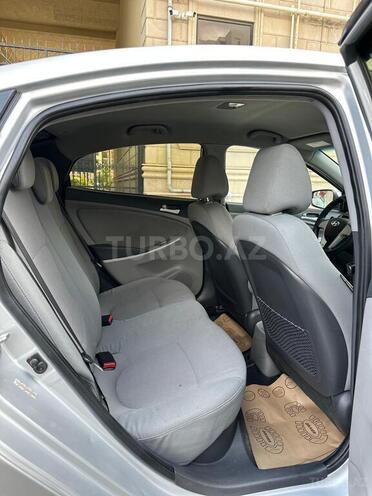 Hyundai Accent-10