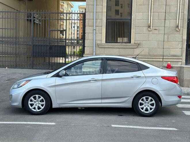 Hyundai Accent-13