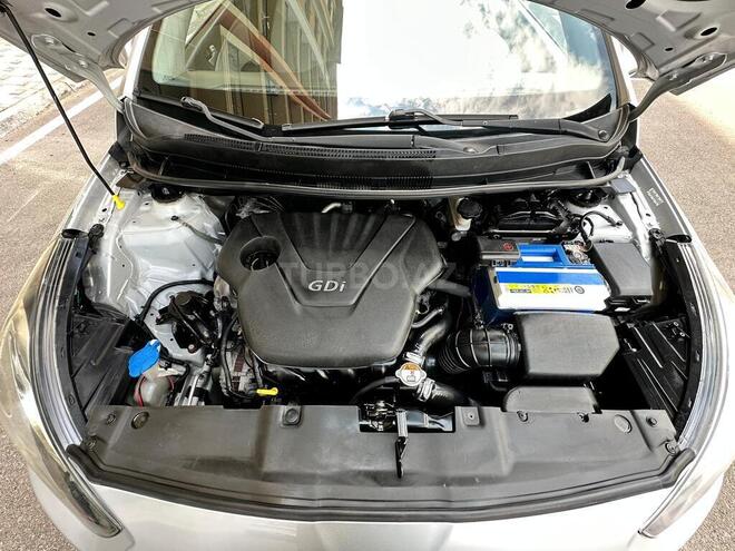 Hyundai Accent-14
