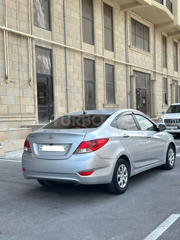 Hyundai Accent-7