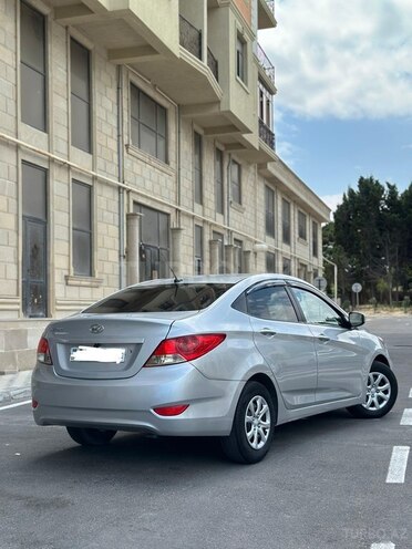 Hyundai Accent-6