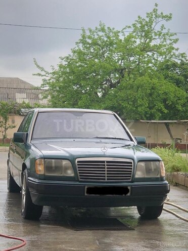 Mercedes 200 E-1