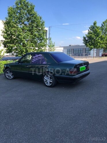 Mercedes 200 E-6