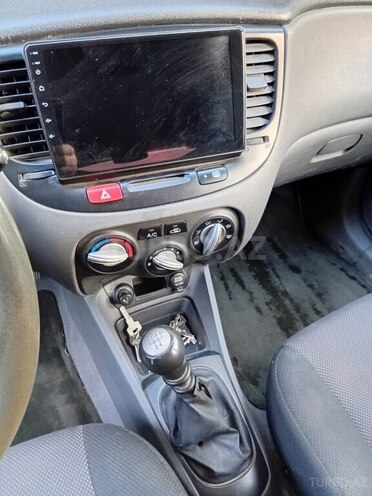 Kia Rio-13