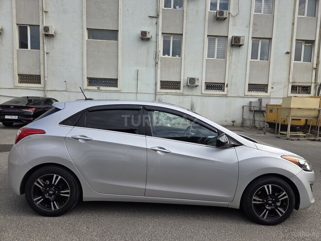 Hyundai Elantra GT-2