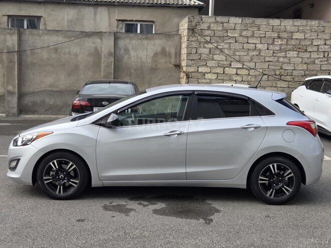 Hyundai Elantra GT-6