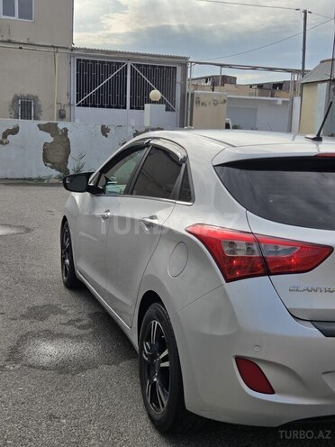 Hyundai Elantra GT-5