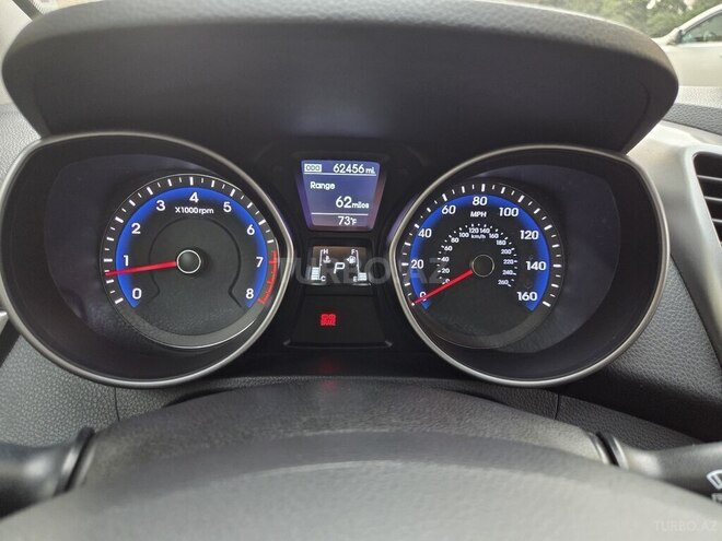 Hyundai Elantra GT-8