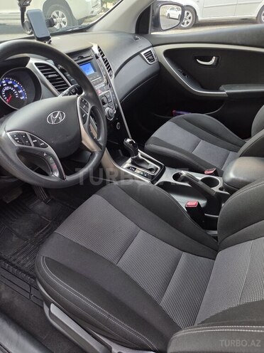 Hyundai Elantra GT-11
