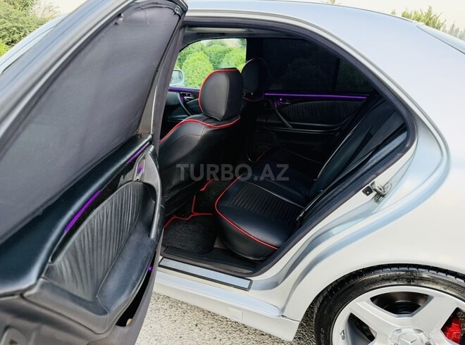 Mercedes E 240-6