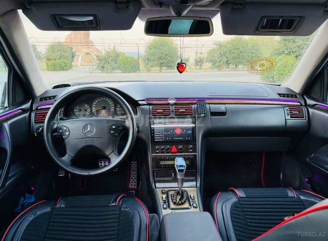 Mercedes E 240-4