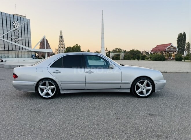 Mercedes E 240-3