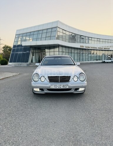 Mercedes E 240-1