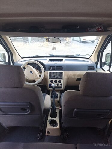 Ford Tourneo Connect-9