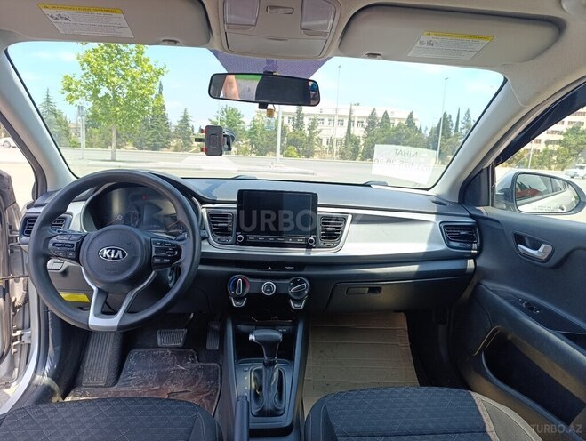 Kia Rio-5