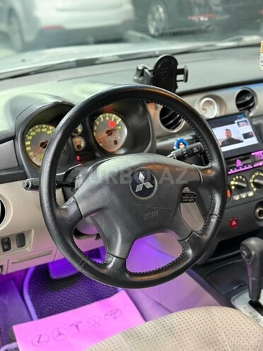 Mitsubishi Outlander-17