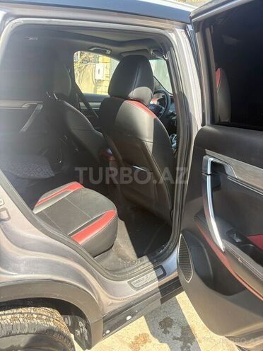 Geely Coolray-6