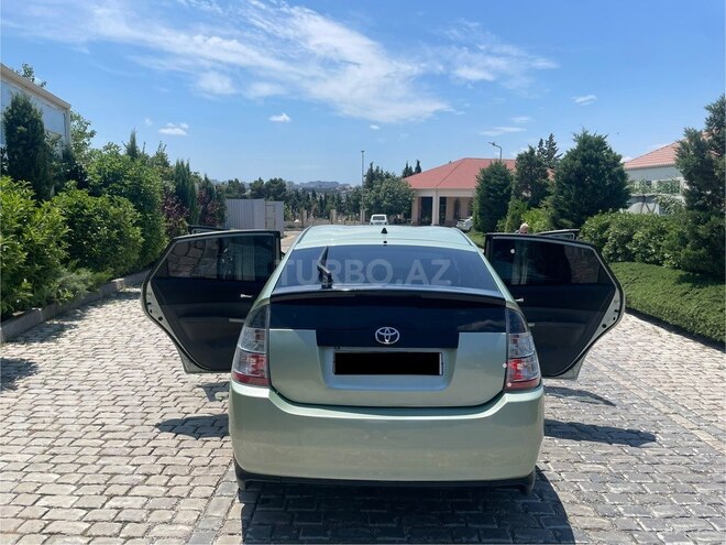 Toyota Prius-12