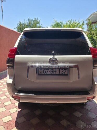 Toyota Land Cruiser Prado-12