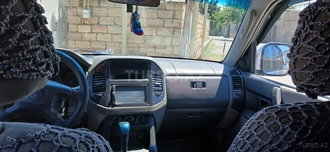 Mitsubishi Pajero-3