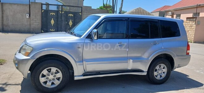 Mitsubishi Pajero-4