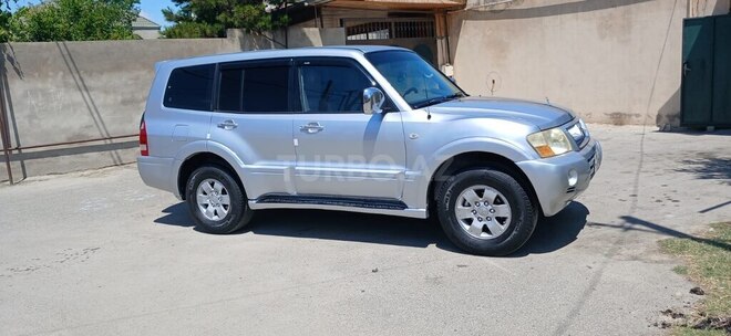 Mitsubishi Pajero-5