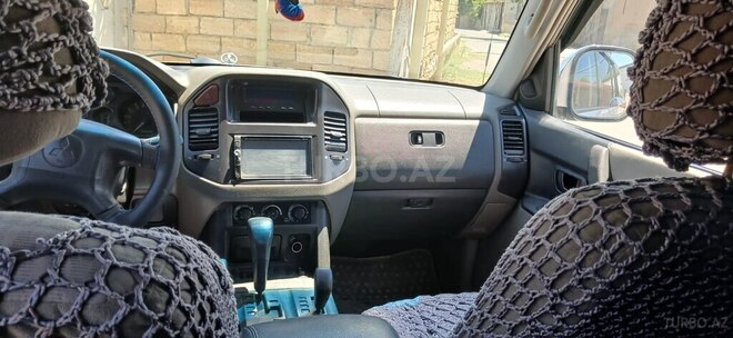 Mitsubishi Pajero-11