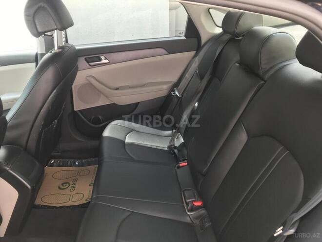Hyundai Sonata-5