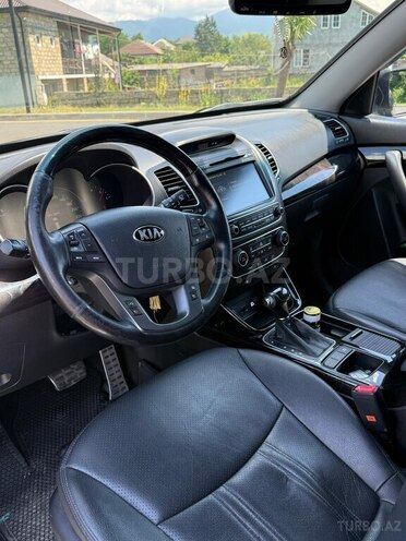 Kia Sorento-12