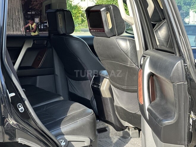 Toyota Land Cruiser Prado-11