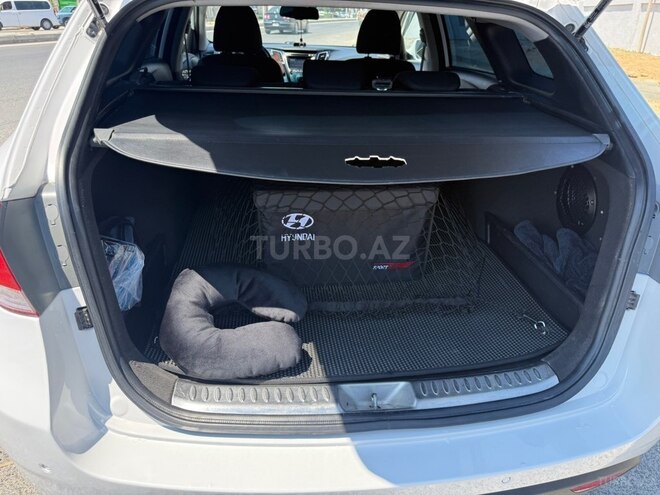Hyundai i40-13