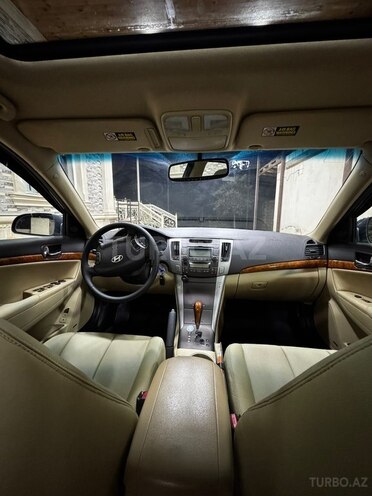 Hyundai Sonata-12