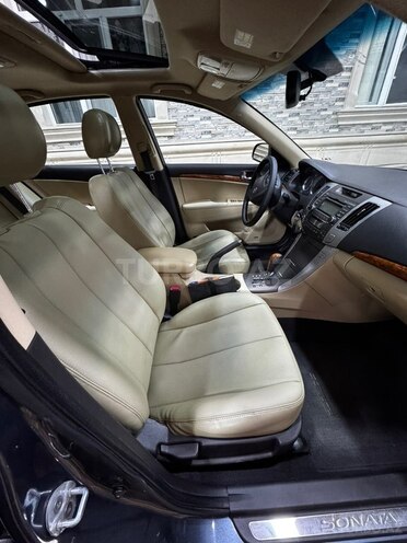 Hyundai Sonata-11