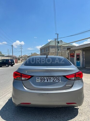 Hyundai Elantra-4