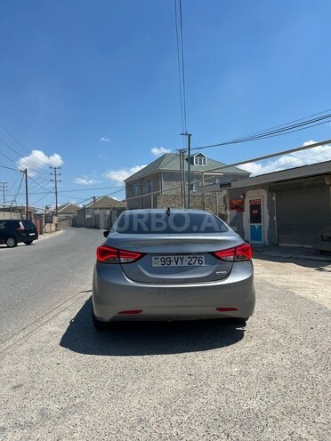 Hyundai Elantra-6