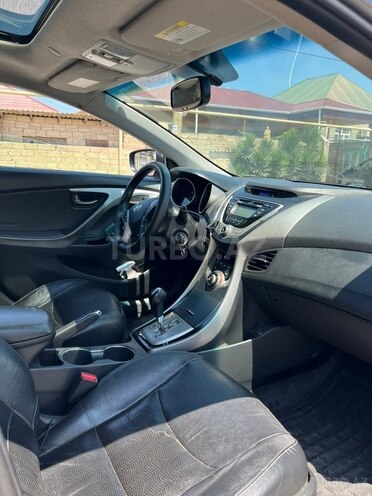 Hyundai Elantra-9