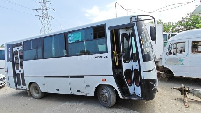 Isuzu Ecobus-3