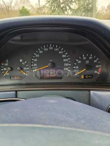 Mercedes E 240-7