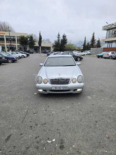 Mercedes E 240-1