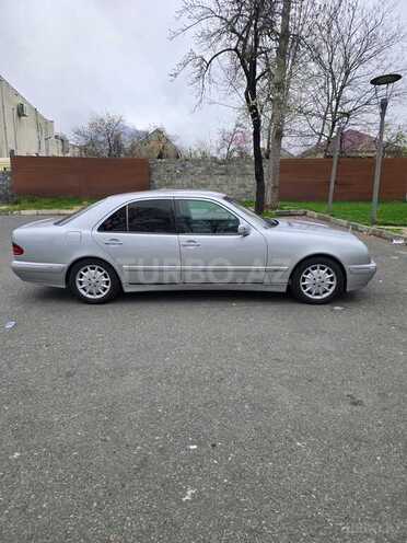 Mercedes E 240-2