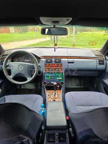 Mercedes E 240-6