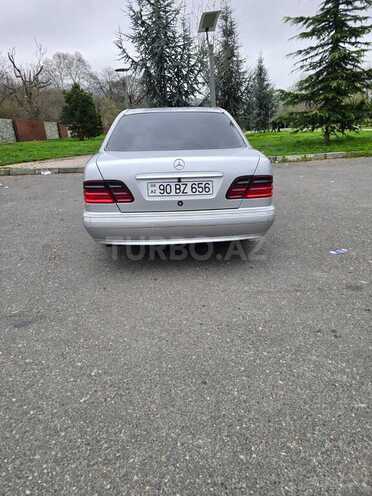 Mercedes E 240-3