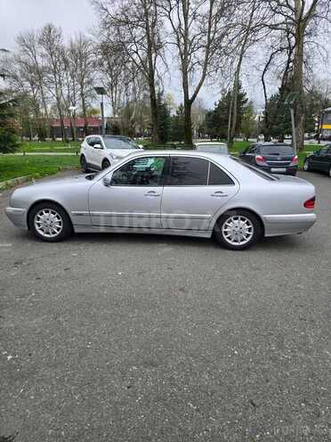 Mercedes E 240-4