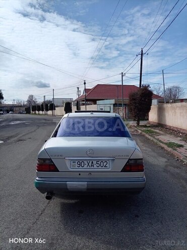 Mercedes 220 E-2
