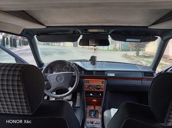 Mercedes 220 E-6